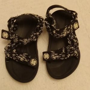 Seven black & white sandals girls 10-10 1/2
